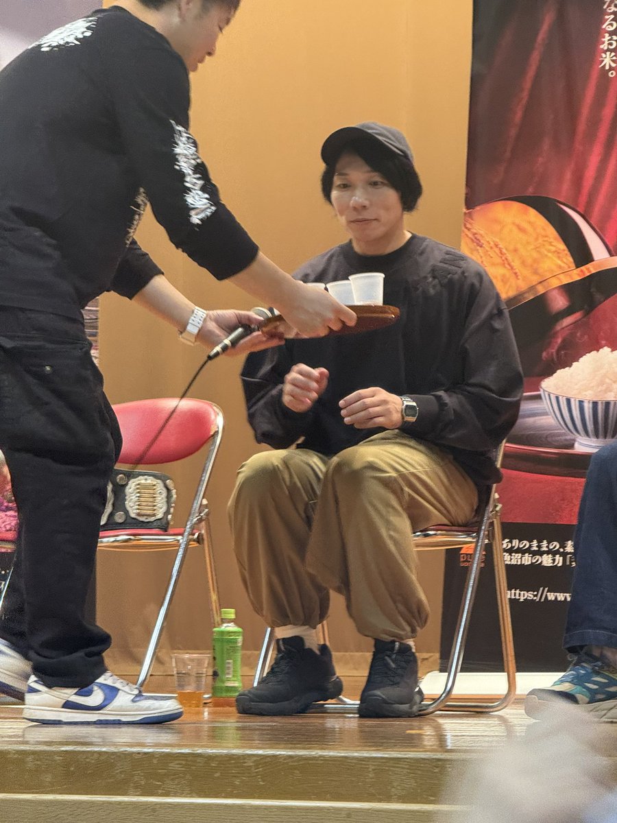 1316mz's tweet photo. みんなで日本酒の試飲🍶✋🏻
#njkopw #yoh #魚沼交流会 https://t.co/8LiN3QwUzB