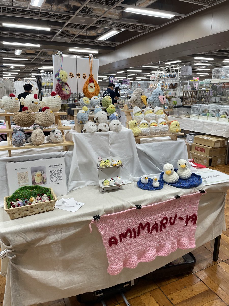 Perlerbz60's tweet photo. 昨日は、とりっぷ&amp;ぴーず、ありがとうございました！
初めての参加ですが、小鳥好きさんだけではなく、意外とニワトリやアヒル好きさん（家畜系？）が来て、ニワトリ談義できました。
小動物も置い��けどやはり鳥！雰囲気が優しいイベントでした

さて、来週は鳥フェス川越なので、頑張って作成します https://t.co/h5sz5TIL4A