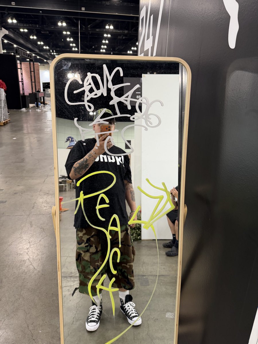 SBZZZZY's tweet photo. Flick me up rq twin https://t.co/9TBfBvA9Ng