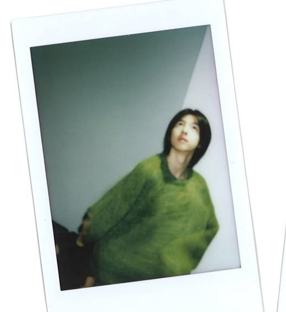 jjuteens's tweet photo. Kita semakin mendekati Jju long hair sweater ijo🥹 semoga Jju gak buru-buru potong rambutnya https://t.co/VYpYX4Ik0J