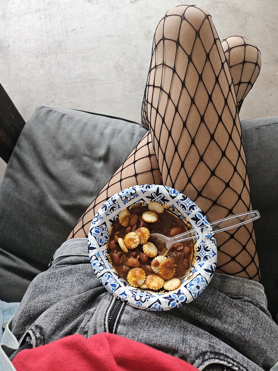 nbdytxt's tweet photo. cHILI NIGHT HAS BEGUN (Ive had one kratom drink and im already ascending this my shit this my shit) https://t.co/RFVSToEuki
