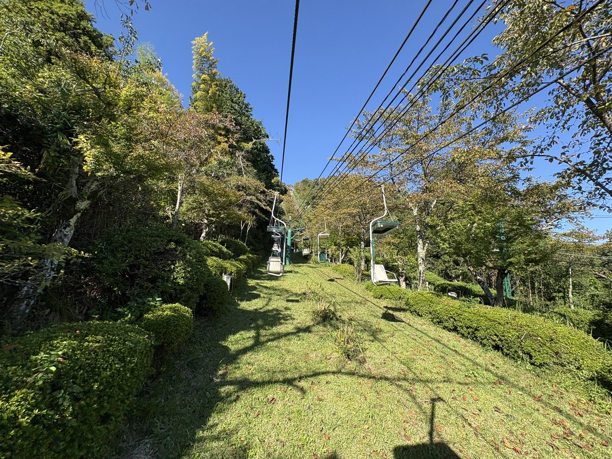 KT85205597's tweet photo. 真名井神社で「天の真名井の水」をいただきました。「おら、なんか元気になってきたぞ」
天橋立リフト府中駅からリフトで傘松公園へ。今度は駅とは反対側から天橋立を楽しみました。
帰りはケーブルカー。
#傘松公園 #傘松公園スカイデッキ https://t.co/z6aljwdnhN