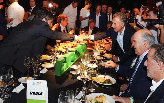 Patrici05400796's tweet photo. Anda a votar vos a los traidores del clio. Bianco la quiere presa y #Axel la desconoce. Como pifiaste @JuanGrabois . Se te cayo la careta. Te veo bien en #MDF con Barrionuevo, Daer, Alberto, Bossio, Cafiero, Abal Medina, Bianco, Cuneo y los radicales.
#Grabois #AxelTraidor #PBA https://t.co/wWpOnEX91g