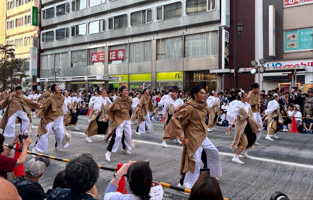 M00995810's tweet photo. #東京よさこい
#andas

東京で中々お目にかかれないので、是非見たかったチーム
converseの靴でこんなに華麗に踊るって凄い〜
生歌のお二人もよさこいらしくない感じがまたよき https://t.co/mC2f2sZP4e