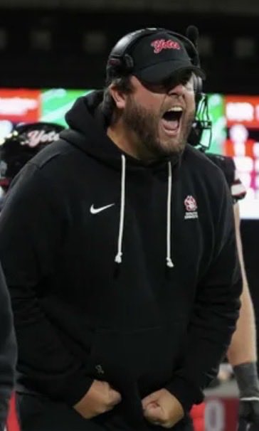 BackthePackSD's tweet photo. This is the kind of intensity we want to see from a Dline Coach! @CoachNelsonUSD https://t.co/IYpXQ7XpCf