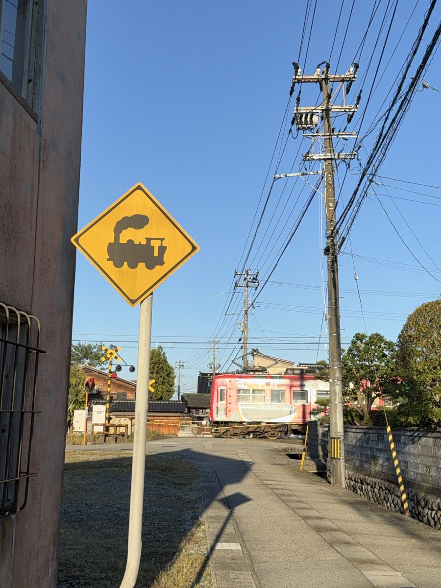 toransutoransu's tweet photo. さて買い物に、
いや練習に🤣

朝の風景。SLは来ません😅 https://t.co/lJfMdMwtFH