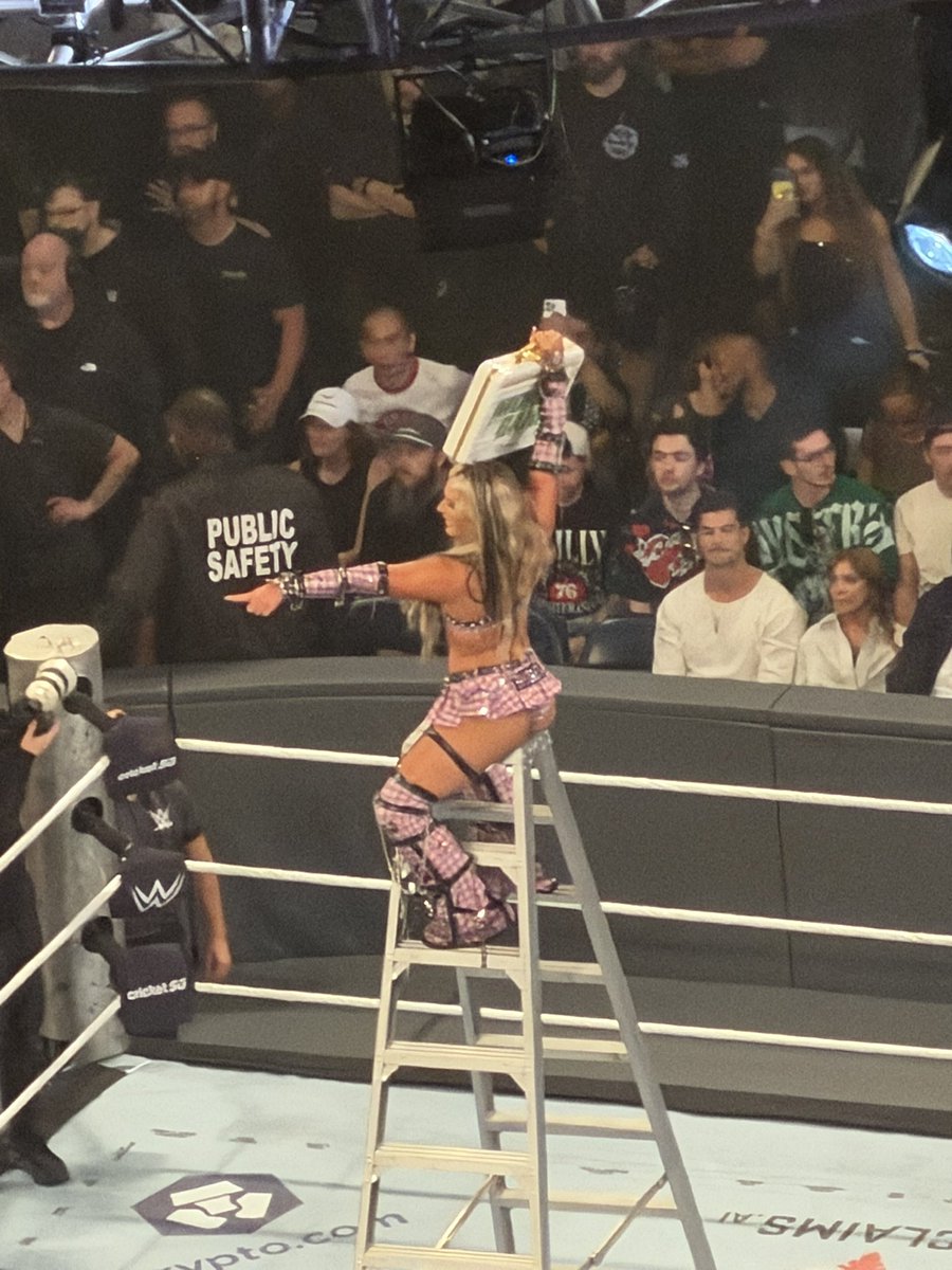 maskedreviewer's tweet photo. It’s tiffy time. #mitb https://t.co/WoYbct9Jg6