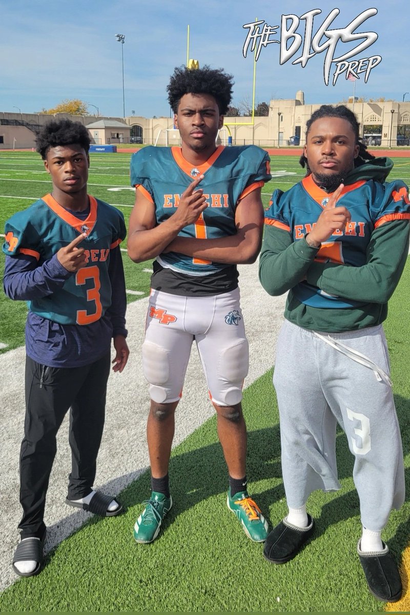 TheBigsMedia's tweet photo. The Bigs Prep Game of the Week!

@_MP_Football 22 King 13 FINAL

#3 WR Kenneth Sims - 13 yd TD run 
#1 QB Ronald Smith Jr. - 6yd TD run 
#4 RB Will Smith Jr.  - 2 yd TD run 

It was a physical 48 minutes with emotions running high and the CPL Red Star championship on the line. In the end, Morgan Park won the battle of the conference unbeatens, defeating the #2 King Jaguars 22-13 to maintain its hold on the #1 spot.

King made things interesting right after halftime when Herman Yancey broke loose for a 68 yd TD, cutting MP's lead to 16-13. The Jaguars had opportunities to complete the comeback late,  but the Mustangs' defense delivered when it mattered most.

Morgan Park finally put the game away late in the 4th Q when Will Smith Jr. scored from two yards out, sealing the W and the Red Star championship. 

The win moves the Mustangs to 7-1 overall and 5-0 in conference play, setting up a showdown with the Kenwood Broncos for the city championship next weekend. Kenwood enters the matchup 6-2 overall and 5-0 in conference play.

King falls to 6-2 and now awaits it's state playoff matchup.