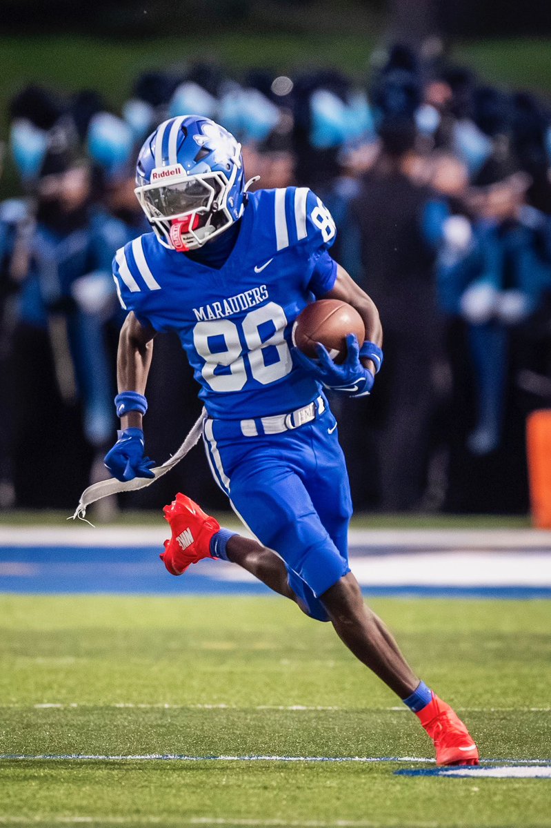 MIFootballScout's tweet photo. Adrian Blackmon Isn’t Just a Receiver… He’s a Problem

https://t.co/c14dFWJiMb

@d1_dame9 
@CHSMarauderFB https://t.co/WGK47UP1Cu