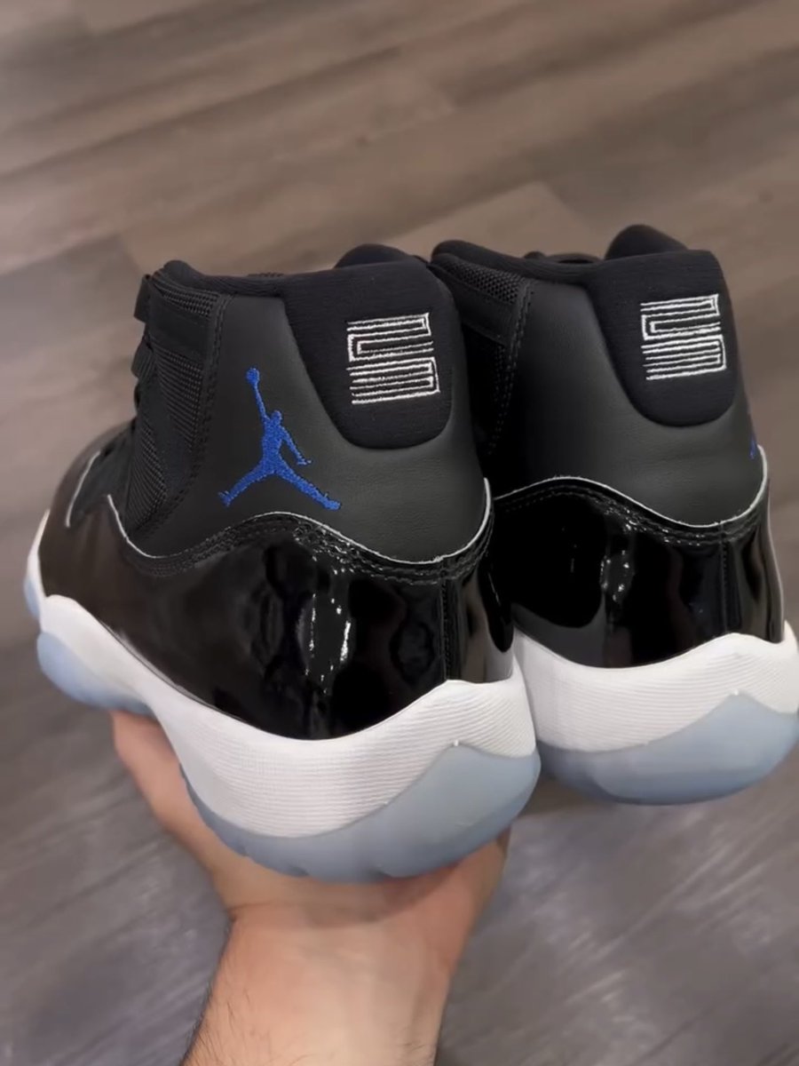 zSneakerHeadz's tweet photo. UNBOXING: Air Jordan 11 “Space Jam” (2026)
Releasing on December 12th. MJ face box packaging.🐰🏀🌌 https://t.co/sYS6AORsqf