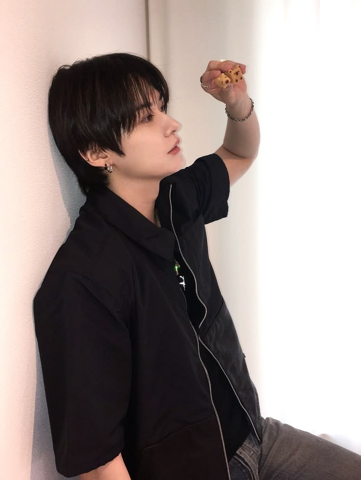 irinosjto_'s tweet photo. 4 fotos de tu bias y 4 mutis que lo hagan :3

@minhookj  @chxnloml @fnafsexogay9 @seungmindied https://t.co/5UkxL6J7Gy