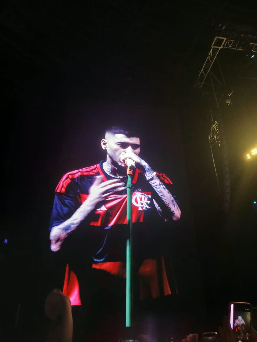 ZaynSquadBrasil's tweet photo. 🚨 ZAYN ESTÁ VESTINDO UMA CAMISA DO FLAMENGO https://t.co/7blL33yeaT