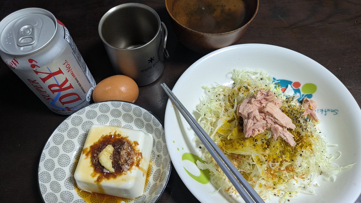 yonrokublog's tweet photo. 昨日の1日1食飯
・食前にバナナ
・いつものキャベツサラダ
・半熟玉子
・冷や奴
・あおさとろろ昆布味噌汁
・豚ロースステーキ
・カレイの煮付け
・白米
・アサヒスーパードライ
#1日1食 
#オートファジー 
#16時間断食 　軟 https://t.co/PqNJoWeEYJ