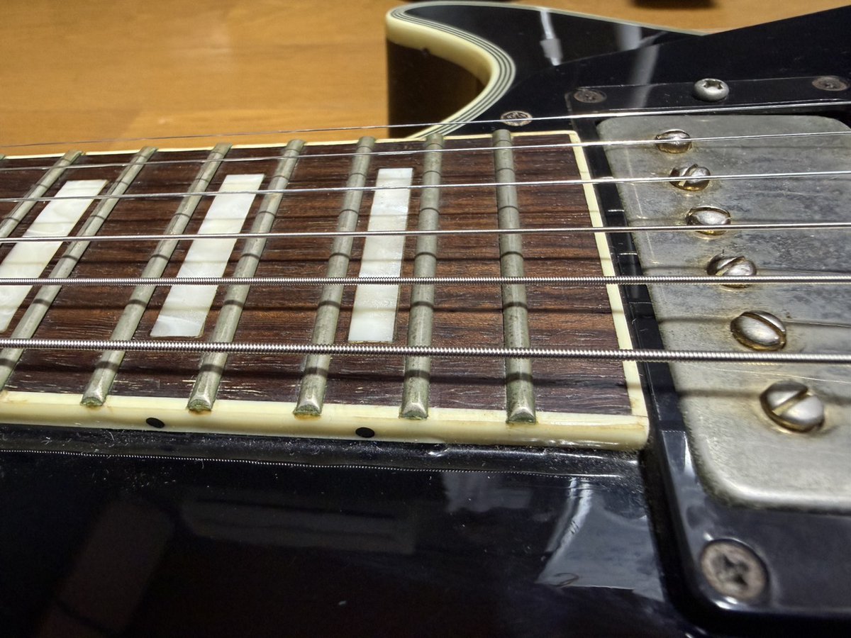 SatoshiYamash10's tweet photo. ハードコア系のリフ、バッキングでほとんど4〜6弦しか使ってないけど、最近毎日弾いてます🎸

ただね、、下のCが欲しくてドロップCチューニングにしてるので、いっそのこと7弦ギター買おうかなと思い始めている。

あとこの子もだいぶ年期が入ってきたので、そろそろ引退かな。 https://t.co/Blelm2uSU8