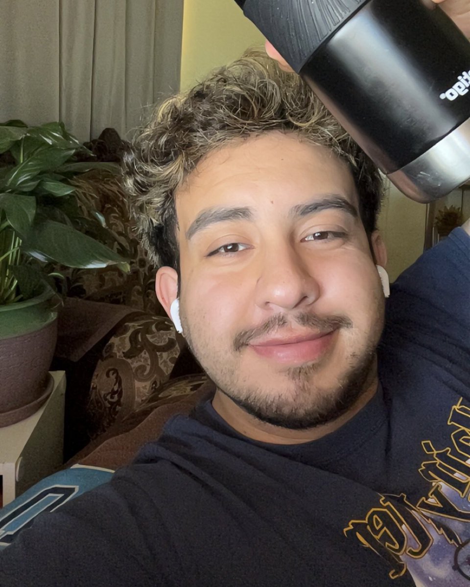 itsmericky_1's tweet photo. Hope yall are enjoying a relaxing day :) https://t.co/YAEMvNo3T4