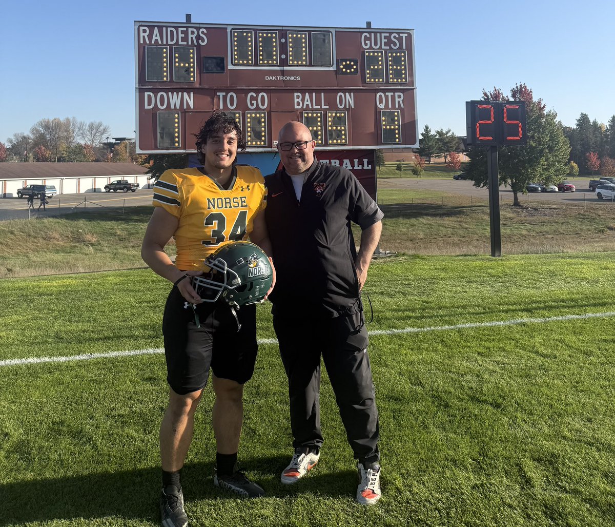 techtigerfb's tweet photo. Great to meet with one of the captains of the Mesabi Range Football Team after their 28-14 victory at Central Lakes College today. We are all incredibly proud of our own @SCastrillon29. Go Norse! Go Tigers! #tradition #efforthabit @ISD742 @tech_activities https://t.co/MgPceLduZn