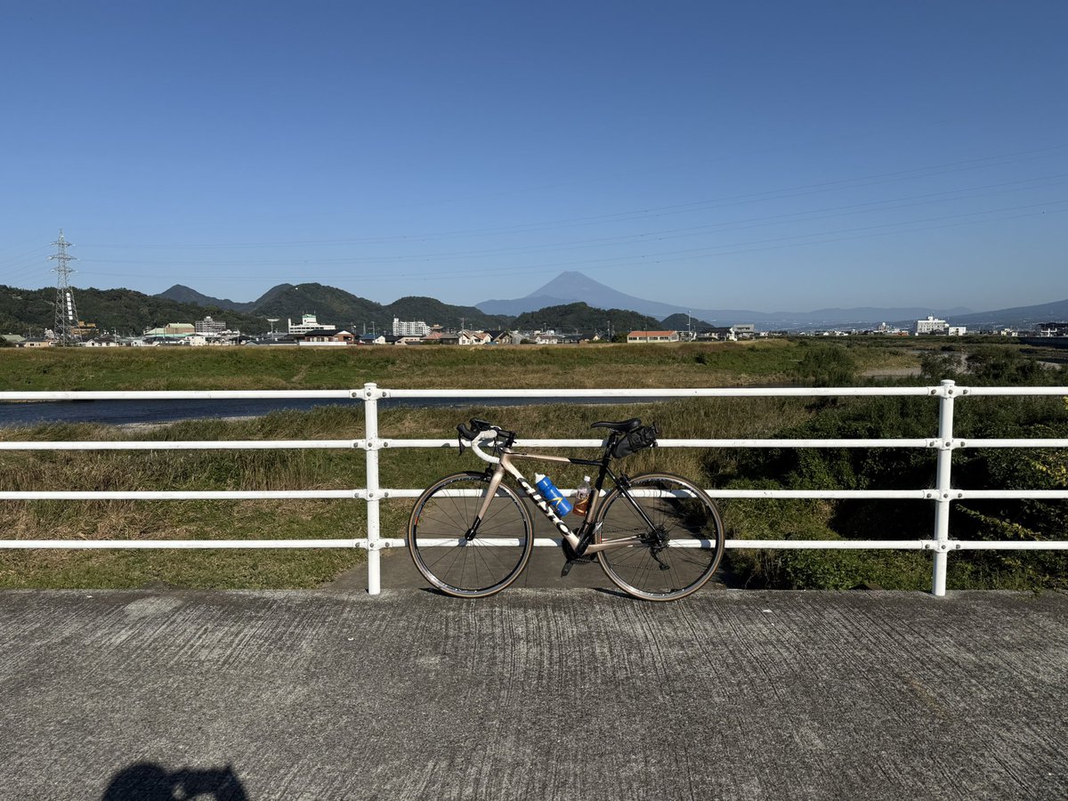 jun_mit's tweet photo. 伊豆長岡なう
快晴、微風
狩野川、鹿多し
#サイクリング　#伊豆の国 https://t.co/LLuVUYfQjy