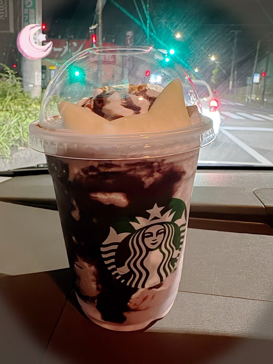 ktchiko's tweet photo. 今度は、白耳を♡新作、ビジュも味も好き♡甘さがサッパリスッキリしているので今回チョコソースかけていただきました(^^)#STARBUCKS #ブラックベリーヨーグルトフラペチーノ https://t.co/dqnCglFOQd