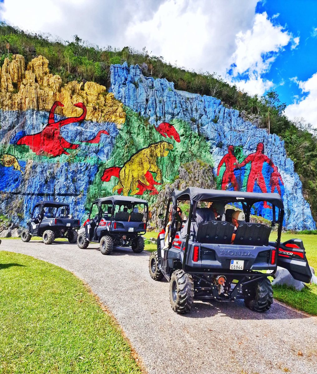 LPuch28's tweet photo. Pinar del Río: con paisajes donde la naturaleza y la cultura se funden en perfecta armonía. En el Valle de Viñales, el Mural de la Prehistoria destaca como una de las obras de arte al aire libre más singulares de Cuba.
#VisitaCuba https://t.co/aNlcRJj03u