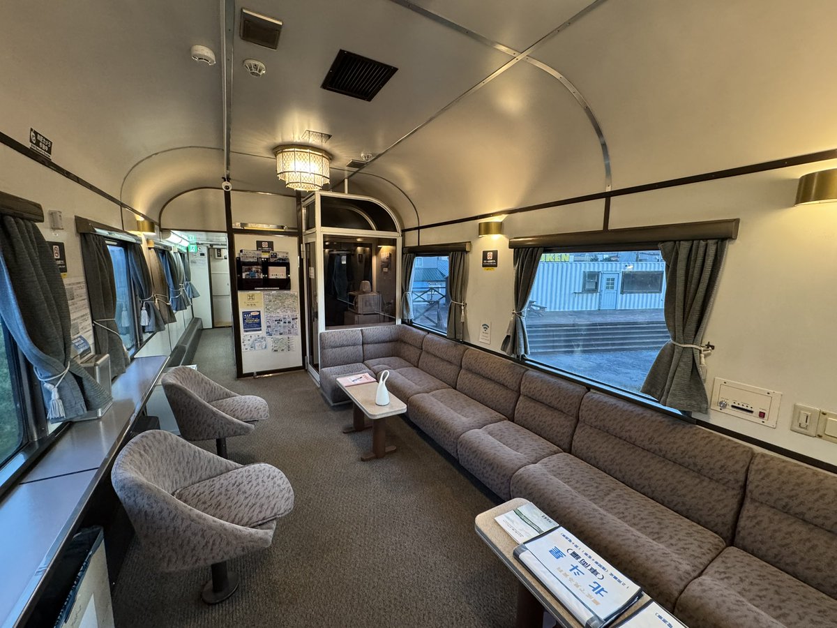 sotetsu7755F's tweet photo. 昨晩は茂辺地の北斗星スクエアに宿泊！
11年ぶりに北斗星の車内で寝泊まりできてわくわくでした！
他に宿泊客がおらず、知り合いと2人で貸切状態で楽しめた笑 https://t.co/2Mf7zvoe7l