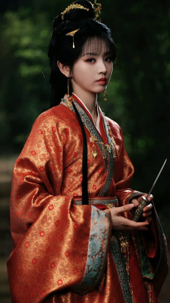darkrivertes's tweet photo. I absolutely love the costumes in historical dramas! The intricate details, delicate embroidery, and elegant designs make Chinese women look absolutely breathtaking. https://t.co/o4RrtNFe7L