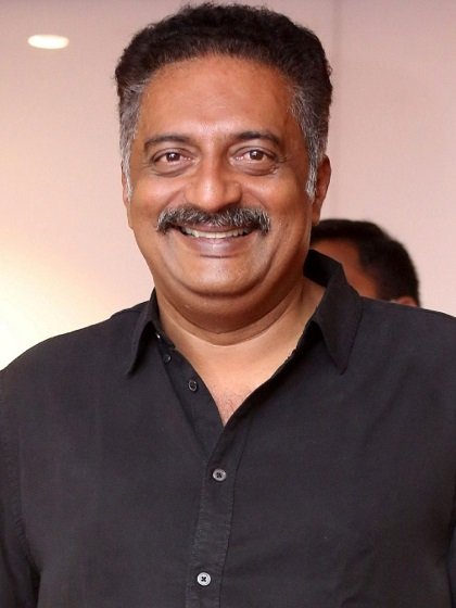 alpasankhyata's tweet photo. Meet Prakash Raj, the biggest Panauti! 😂

He supported Umar Khalid over his remarks,
Umar Khalid is in jail today

He supported Chinnayya in Dharmasthala case,
Chinnayya is in jail today

He supported CJP and its leaders
Now they’re in jail too! 😂 https://t.co/roSUhk87n5