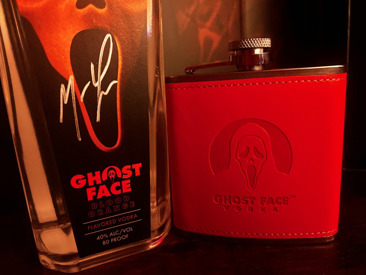 SlasherRadio's tweet photo. It's arrived! 🔪

Ghostface BLOOD ORANGE vodka Collectors Set, it's GORGEOUS 😍 https://t.co/0w3v1a7HAp