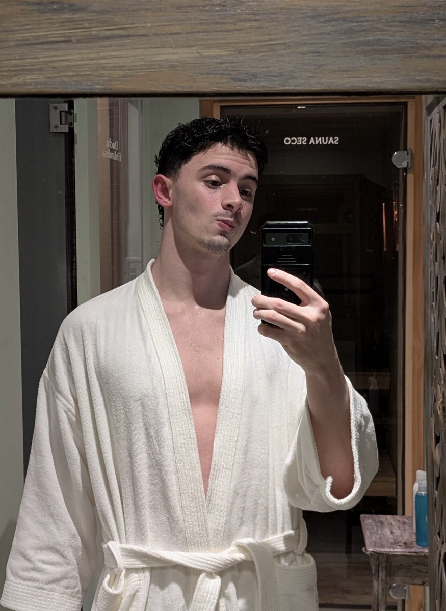 vaquixyz's tweet photo. primera vez en sauna 10/10 https://t.co/JNUl9n2Ch9