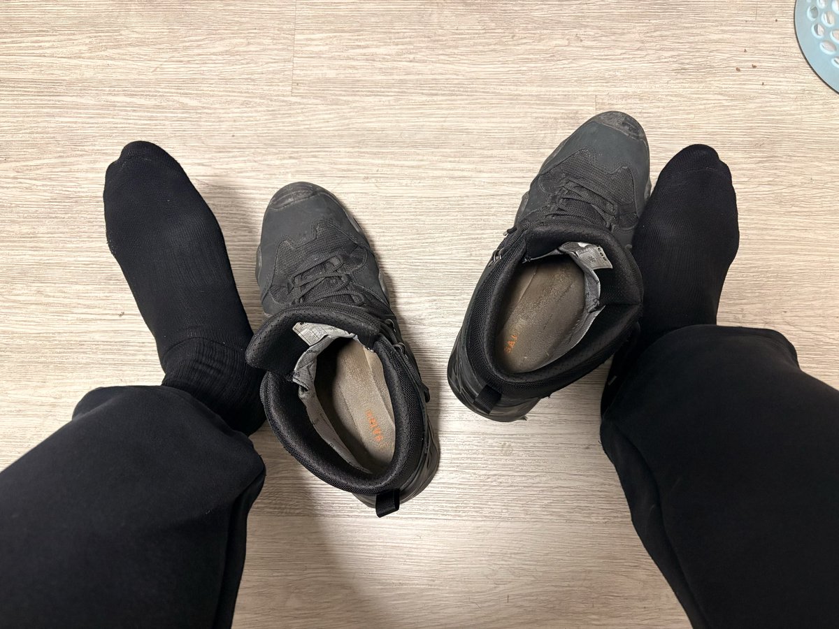 lse14752100's tweet photo. 傻逼，自己凑过来吸 https://t.co/Y4apNPffWK