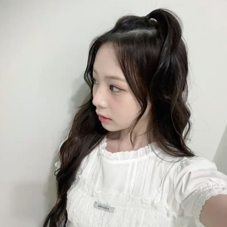 hourlyseowon's tweet photo. 서원이는 사과 머리를 하니까 정말 귀여워요 https://t.co/BWCfUqWpgi