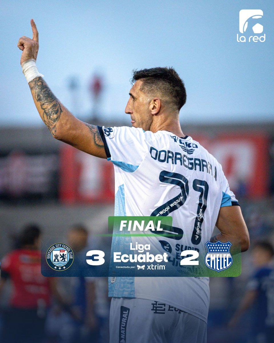 laredecuador's tweet photo. ¡REMONTADA CIUDADANA! 🔵🔥

@GuayaquilCityFC 🔵 venció 3-2 a @CSEmelec 🔵⚡ por la fecha 2 del hexagonal por la Sudamericana de la LigaPro. 🏆🇪🇨

El Bombillo ⚡️ se adelantó en el marcador con un doblete de Ronie Carrillo, quien anotó al 43’ y 45+1’. 

Sin embargo, en el segundo tiempo, Diego Dorregaray marcó al 62’, de penal al 71’ y al 90+1’ para firmar un hat-trick, darle la vuelta al marcador y asegurar los tres puntos para los locales. ⚽🔥