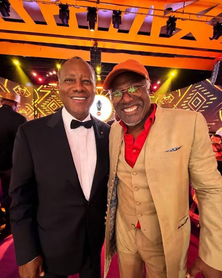 CharlesYoro3's tweet photo. << 🎵 Président élu une fois, élu 2 fois, élu 3 fois, élu 4 fois, élu 5 fois (...) 🎵 >>

Ça devient de la " DÉMOCRATIE "... 🎵 https://t.co/BGN4AIMMZt