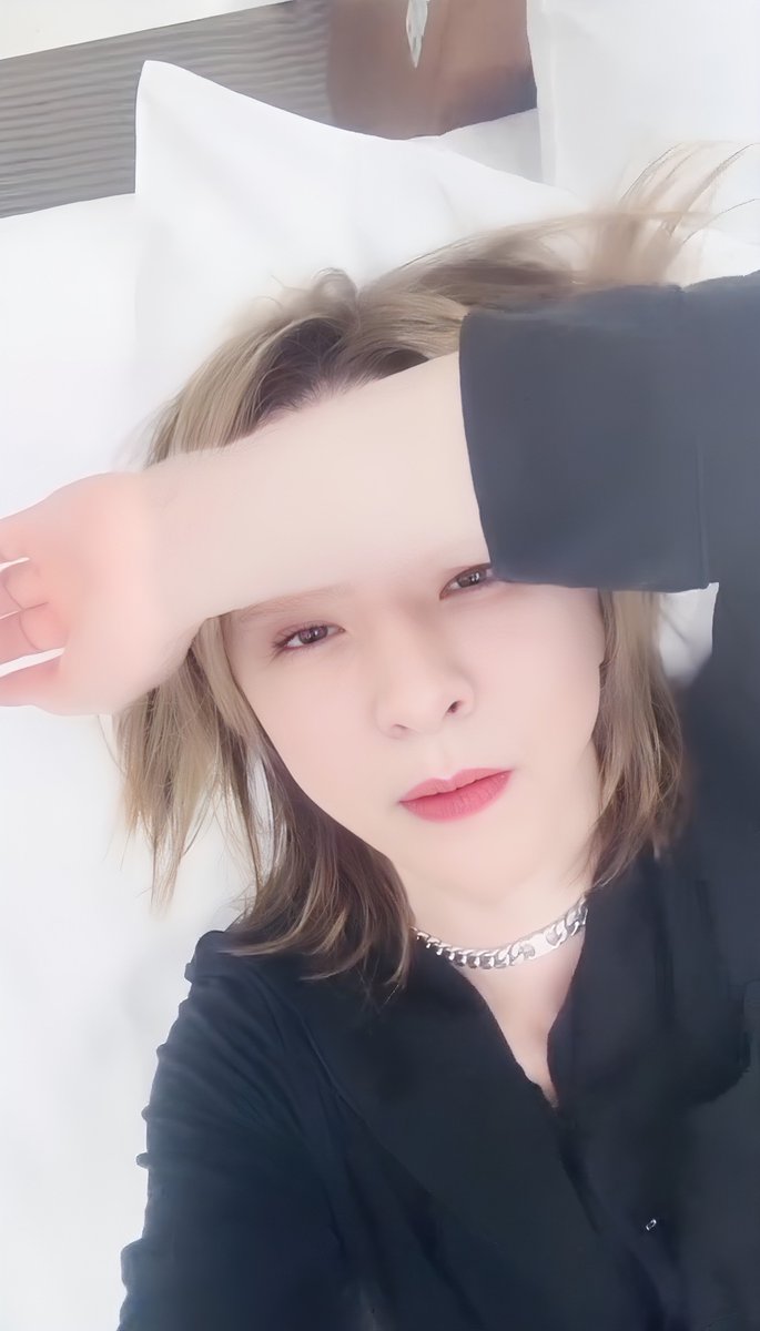 sakura0507rose's tweet photo. 𝑺𝒖𝒏𝒅𝒂𝒚.10/11/2026
おはようございます🌤️️

#𝒀𝑶𝑺𝑯𝑰𝑲𝑰 さんの移動先Singapore🇸🇬

今日の決勝戦は
雨や激しい雷雨予報なので心配⛈️ 

2時間必要な時差は1時間なので
違和感は有りますか?

#JetLag は無いですか?

まだ眠くはないですか🥺?

@YoshikiOfficial 
🌹https://t.co/nzPLJ6awo9🌹 https://t.co/1ySEz0eWLE