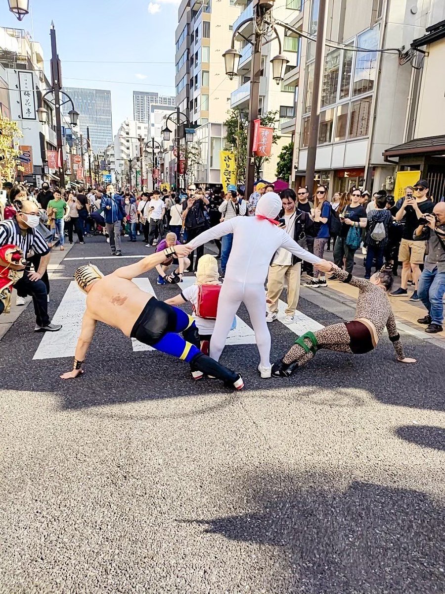 hibinohiroyuki's tweet photo. 本日！！
ここまで天気が良いのは過去最高かも！！

神楽坂でお会いしましょう
#化け猫フェスティバル
#神楽坂のら猫プロレス https://t.co/wOEdAKcfNb