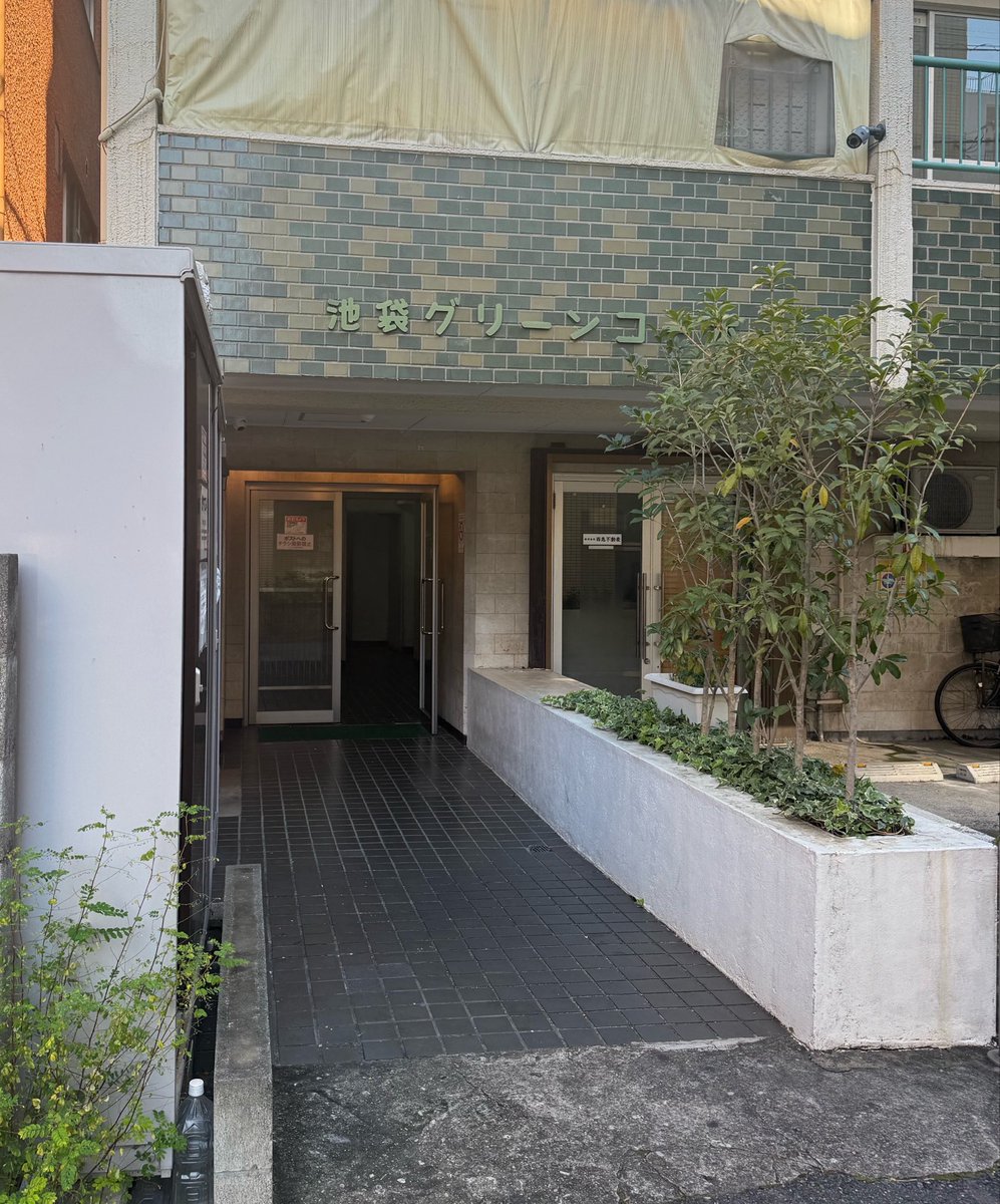 model_create_8's tweet photo. おはようございます。本日の撮影場所、建物周辺です。エレベーターで5階までお願いいたします。 https://t.co/nhKryH4xjd