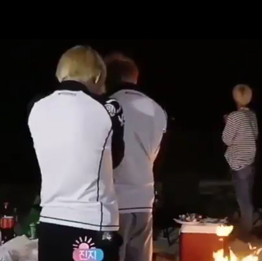 jeonosis's tweet photo. when jungkook saw a shooting star in malta but tae missed it so he said he would wish on jungkook instead https://t.co/A6wTdiNM42