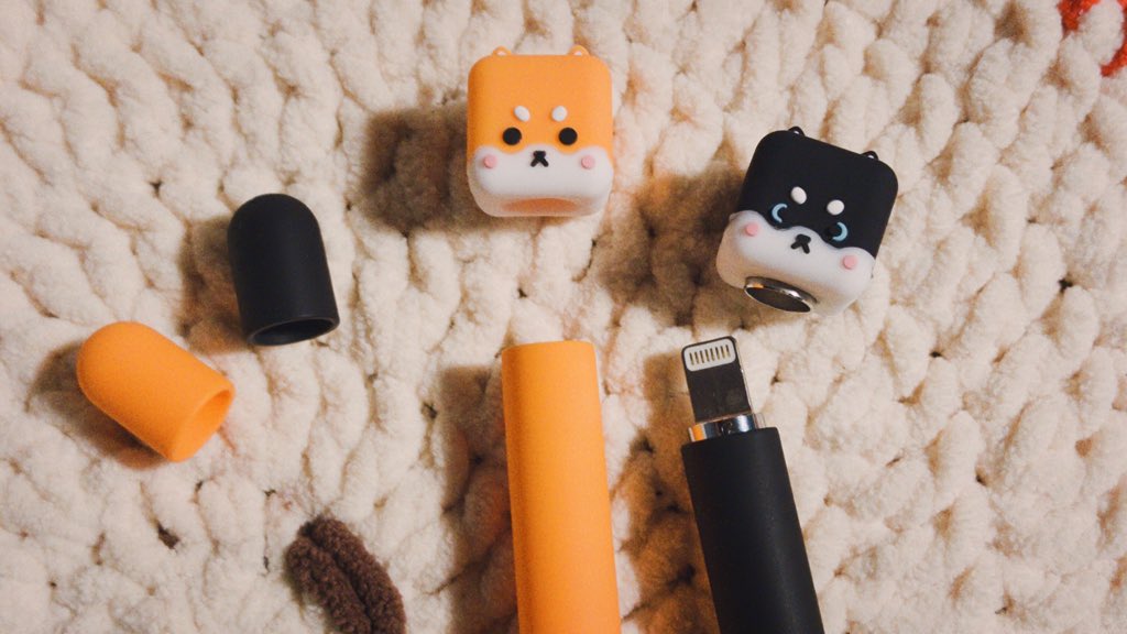 nuraranika's tweet photo. Unboxing my parcel once i woke up 📦
What a great way to start a day    ♪⁠～⁠(⁠´⁠ε⁠｀⁠ ⁠)
My xiu wooyeon pencil case is here~ 🍙😈
And my new desk vacuum is cute too 😍 https://t.co/vwMhoVuwvM