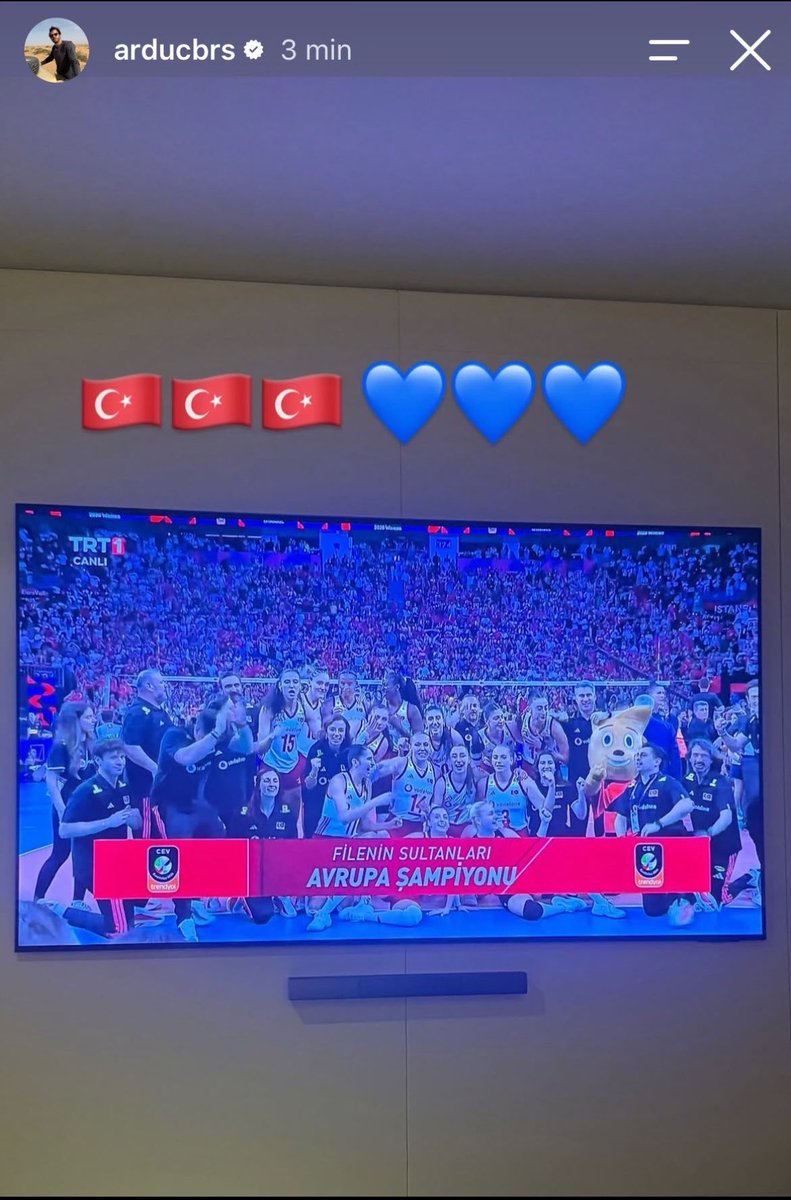 beisa_c's tweet photo. Türk değil diye kendilerini yırttıkları oyuncular da bunlar 
Bir gece de Arnavut ilan edildiklerini görseler ne tepki verirlerdi acaba https://t.co/kJXEGu7obB