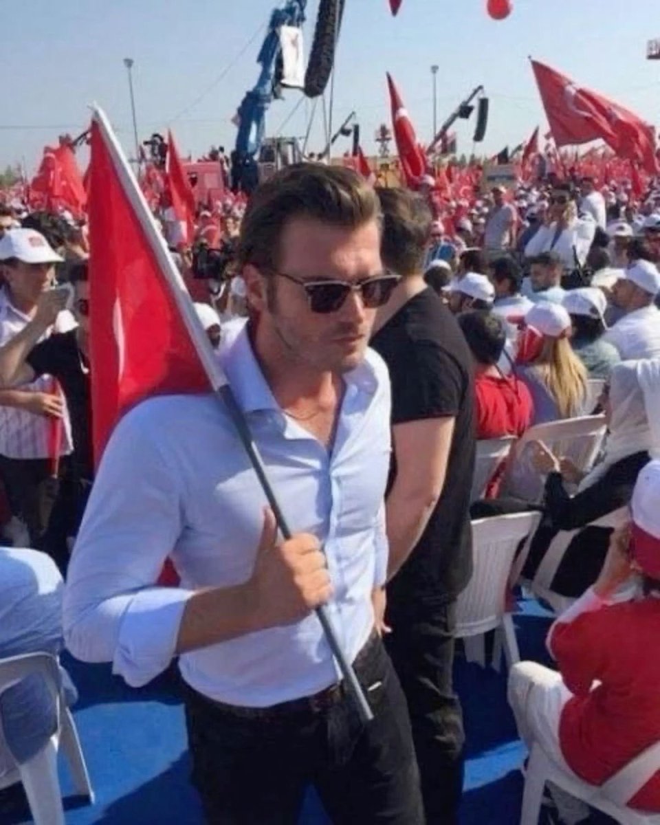 beisa_c's tweet photo. Türk değil diye kendilerini yırttıkları oyuncular da bunlar 
Bir gece de Arnavut ilan edildiklerini görseler ne tepki verirlerdi acaba https://t.co/kJXEGu7obB