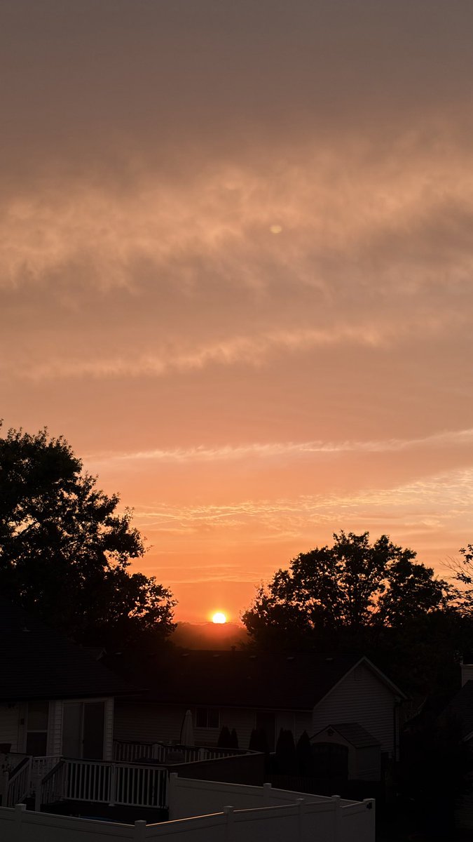 angelirob's tweet photo. #stlmo #sunset https://t.co/dFu6NJWDhi
