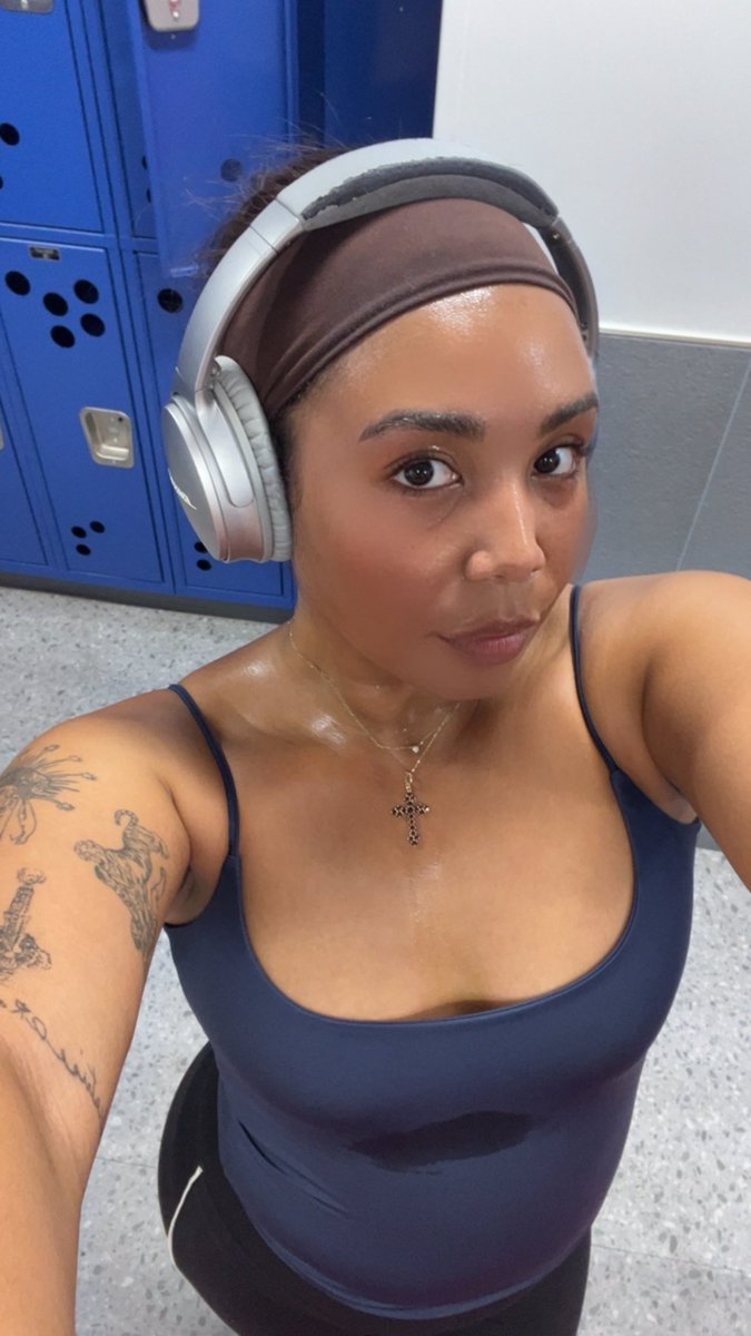 paypsyche's tweet photo. 🥵💦 major underboob sweat

Findom Femdom Paypig https://t.co/PgArCWN83j