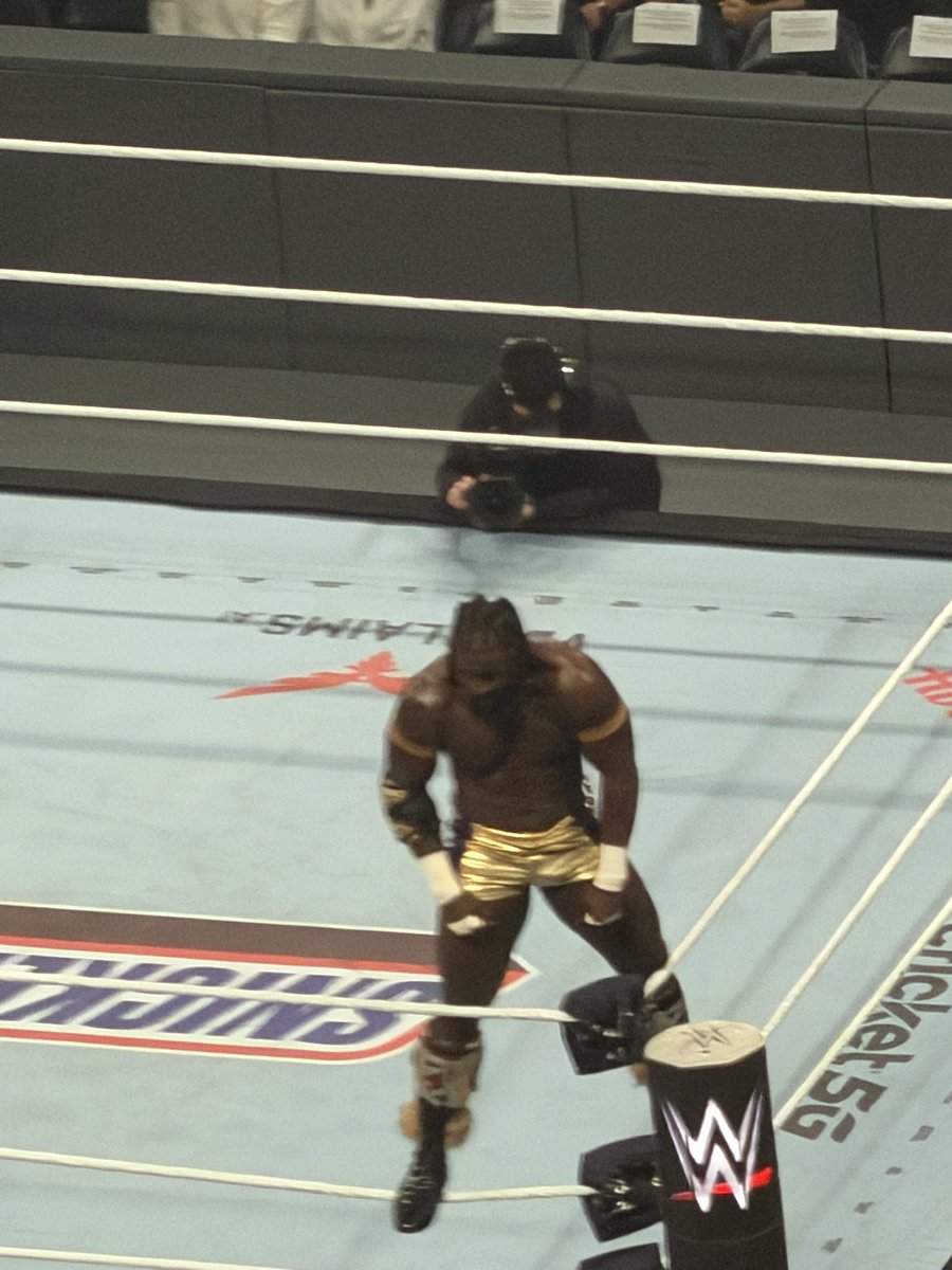maskedreviewer's tweet photo. The ruler reigns victorious. #mitb https://t.co/nPGSv9vFEF