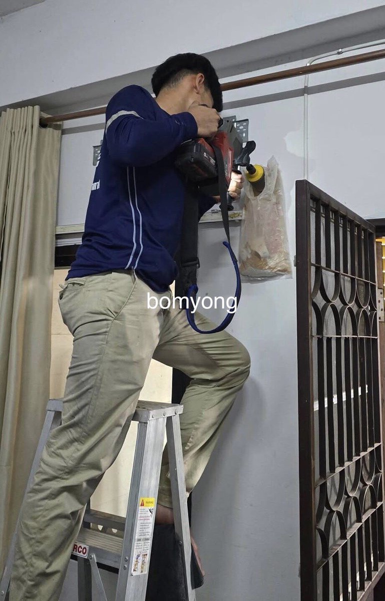 bomyong1's tweet photo. ช่างแอร์ในตำนาน https://t.co/gjTgTithaT