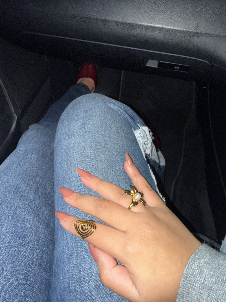 urfavfaf's tweet photo. Jeans + heels = Super sexy ♥️ https://t.co/kKVi6PDTbl