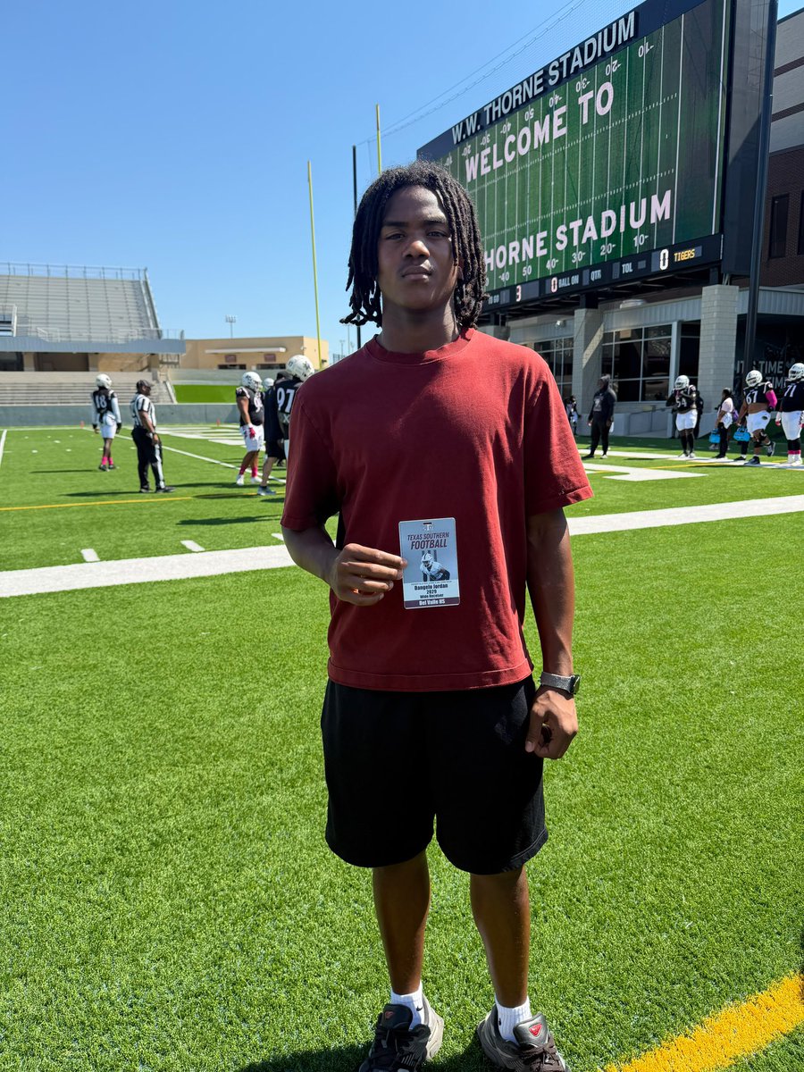 DAngeloJordan12's tweet photo. Had an amazing time @TSUFootball 🐅🐅 today, thankful for the great experience cant wait to visit again! @Coach_JW3 @LearyTrenton  #dangelojordan #co29 https://t.co/k1954b29ei