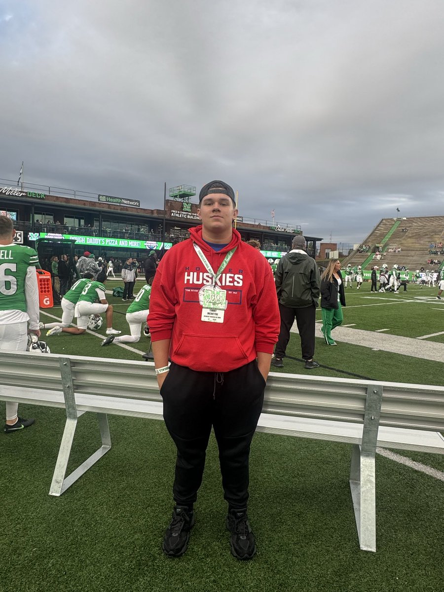 TMacSnapping's tweet photo. Thank you so much @HerdFB and @CoachJDWhite  for having me out this evening.
What a wonderful time and atmosphere!
@PrepRedzoneWV 
@TuckerDonati 
@HHHuskiesFB 
@jfields50 
@KrautmanKicking 
@SpecialTeamsU 
@TheChrisRubio 
@CoalfieldsCo https://t.co/KmFWj2nSbz