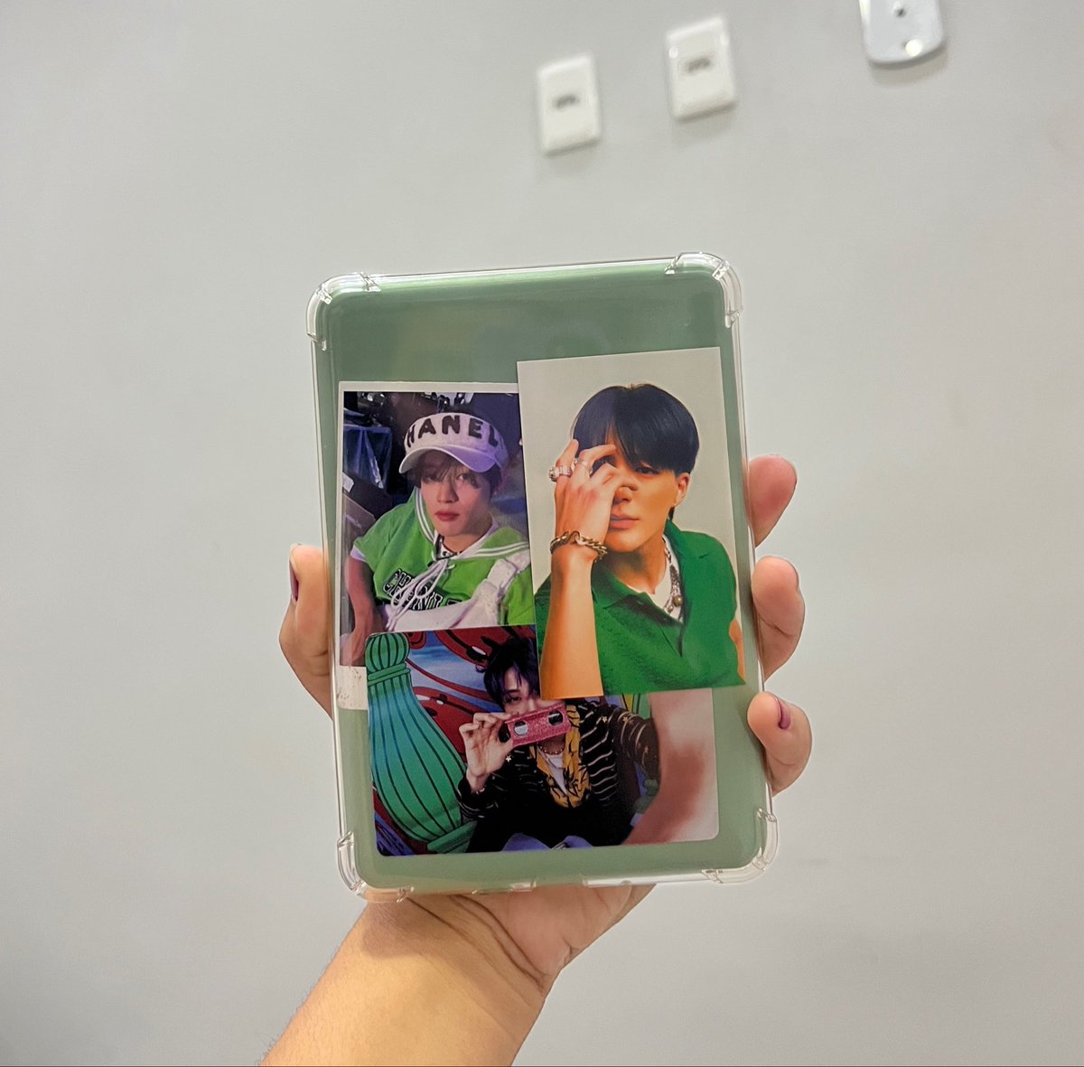 imwonie's tweet photo. enquanto não compro os adesivos pro kindle vou deixar ele assi https://t.co/HHf4ahnUCE