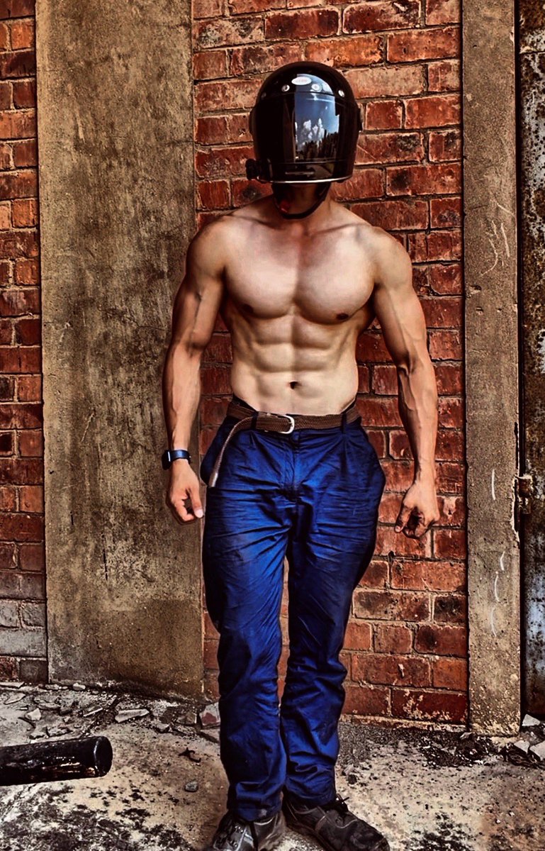 IronMindGo's tweet photo. Body Check 💪🏼

—10/11/2026 ☀️

With Retro helmet 🪖 https://t.co/V8KcHoMQY7