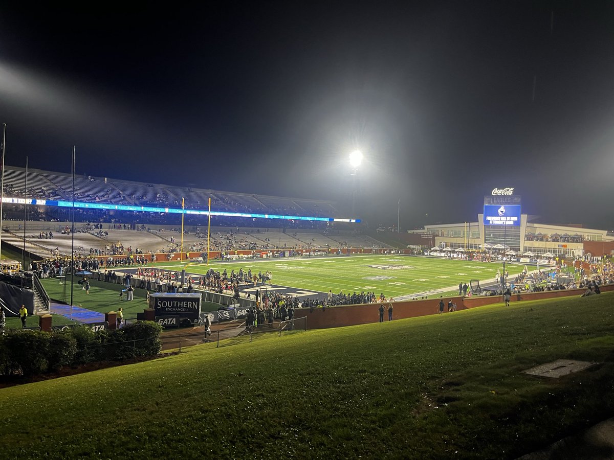 bigrandy_GSU's tweet photo. EAGLE NATION SHOWED OUT!!!🦅 https://t.co/f8hpxXG4tE