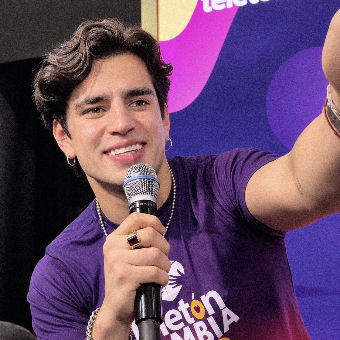 mercurygloow's tweet photo. precioso 💛💜 siempre presente en los eventos más bonitos como cada año; el mejor ser humano ✨

AARON SOMOS TELETON
#PorEsoTeQuieroTeleton https://t.co/njgmPQi6ip